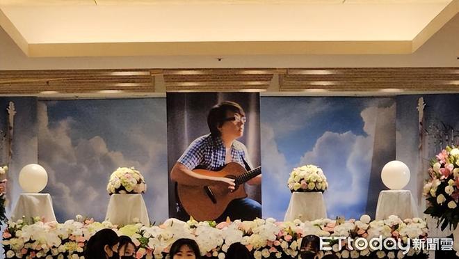 袁惟仁告别式遗照曝光！ 儿女哀戚现身「林俊杰、刘若英也来了」