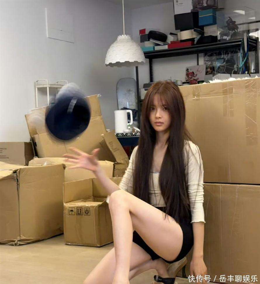 杨超越珠海晒照素颜状态绝了,这身材比例真让人羡慕不已