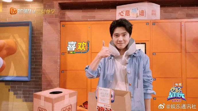 刘昊然《你好星期六》玩游戏摔进泥潭,古力娜扎笑到直不起腰:形象呢