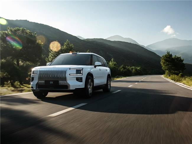 大型豪华SUV热门榜单已刷新？极氪9X带着四大“黑科技”来踢馆了