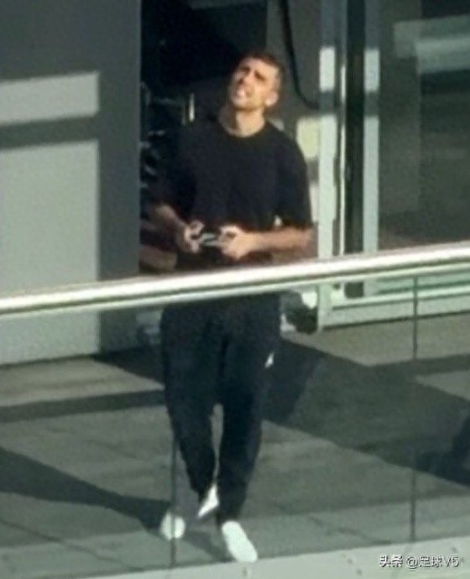 金球先生变“偷窥狂”？曼城巨星玩无人机惹众怒，邻居报警