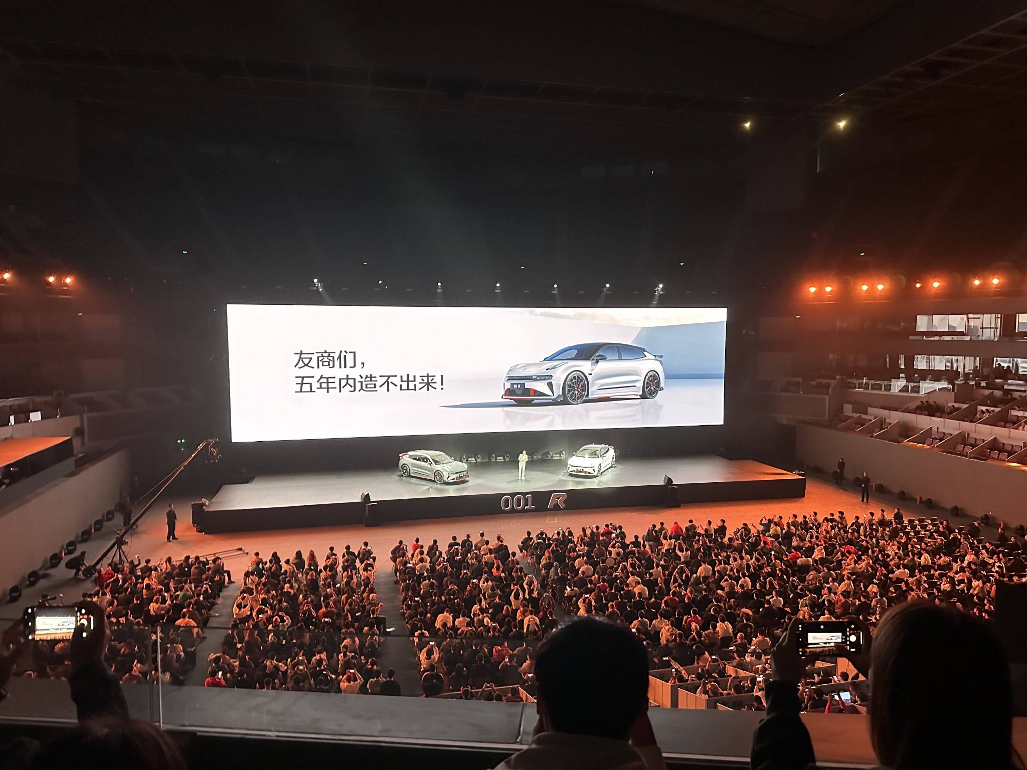 30 万级纯电轿车怎么选?从设计、驾控到智能的深度对比解析