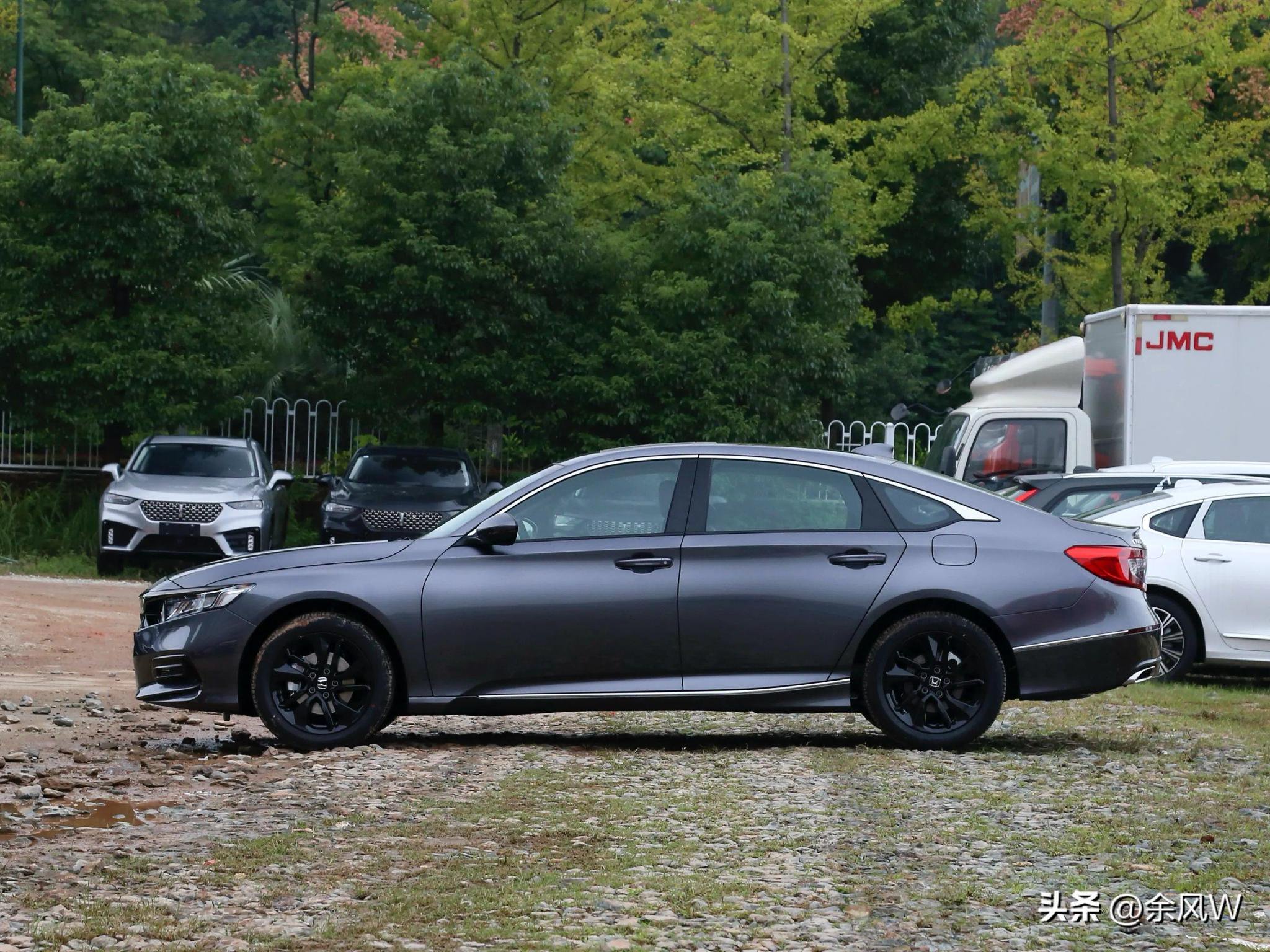 同价位,买新车低配还是二手高配?过来人给你算笔明白账!