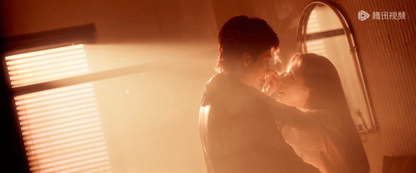 不走偶像剧路线的《玫瑰丛生》,为什么会让人们边骂边看?