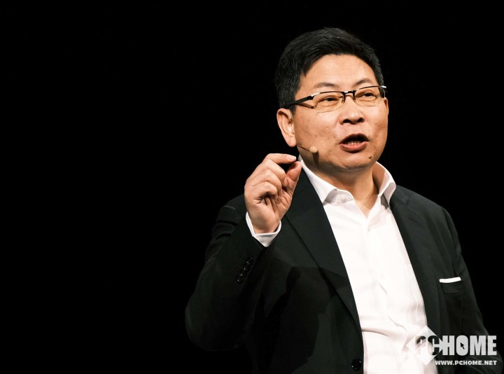 2025年微博十大热搜“互联网人物”榜出炉：余承东不及刘强东