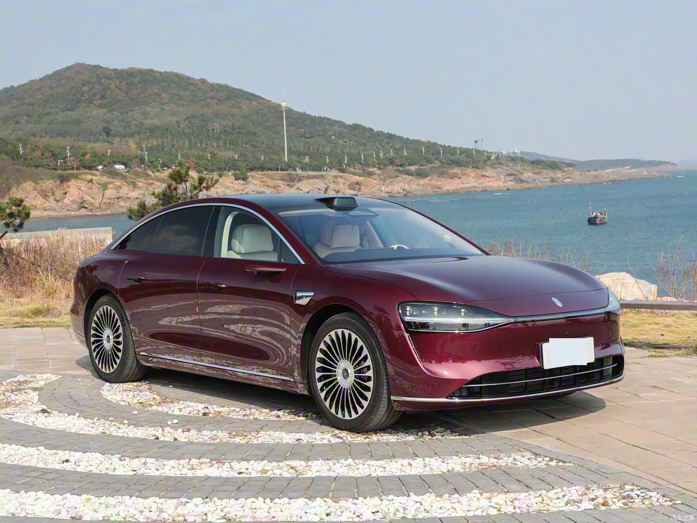 三款40万内中大型轿车测评：智能、性能与豪华新标杆