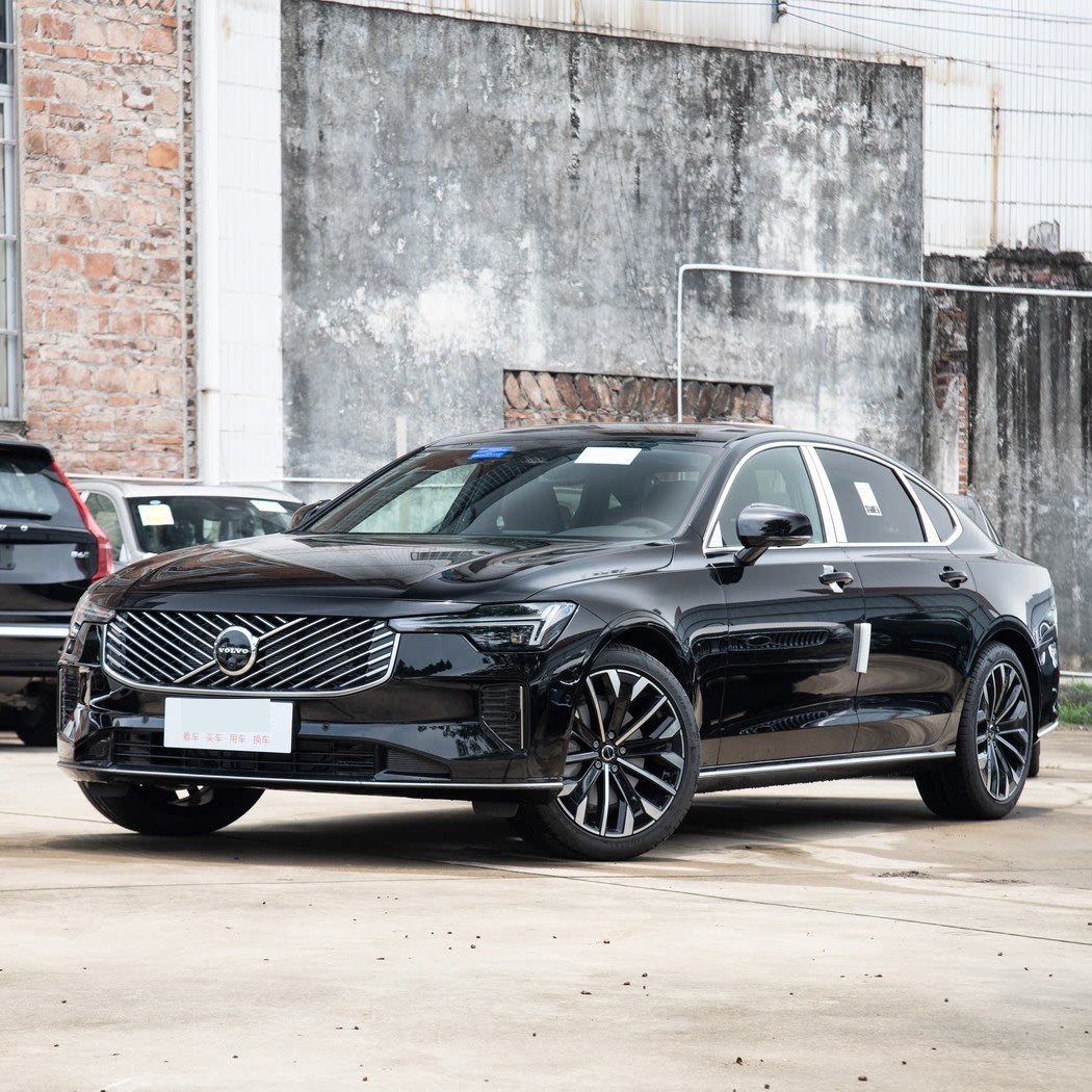 百万预算下的三厢豪华对决：德系沉稳、北欧健康与智电未来