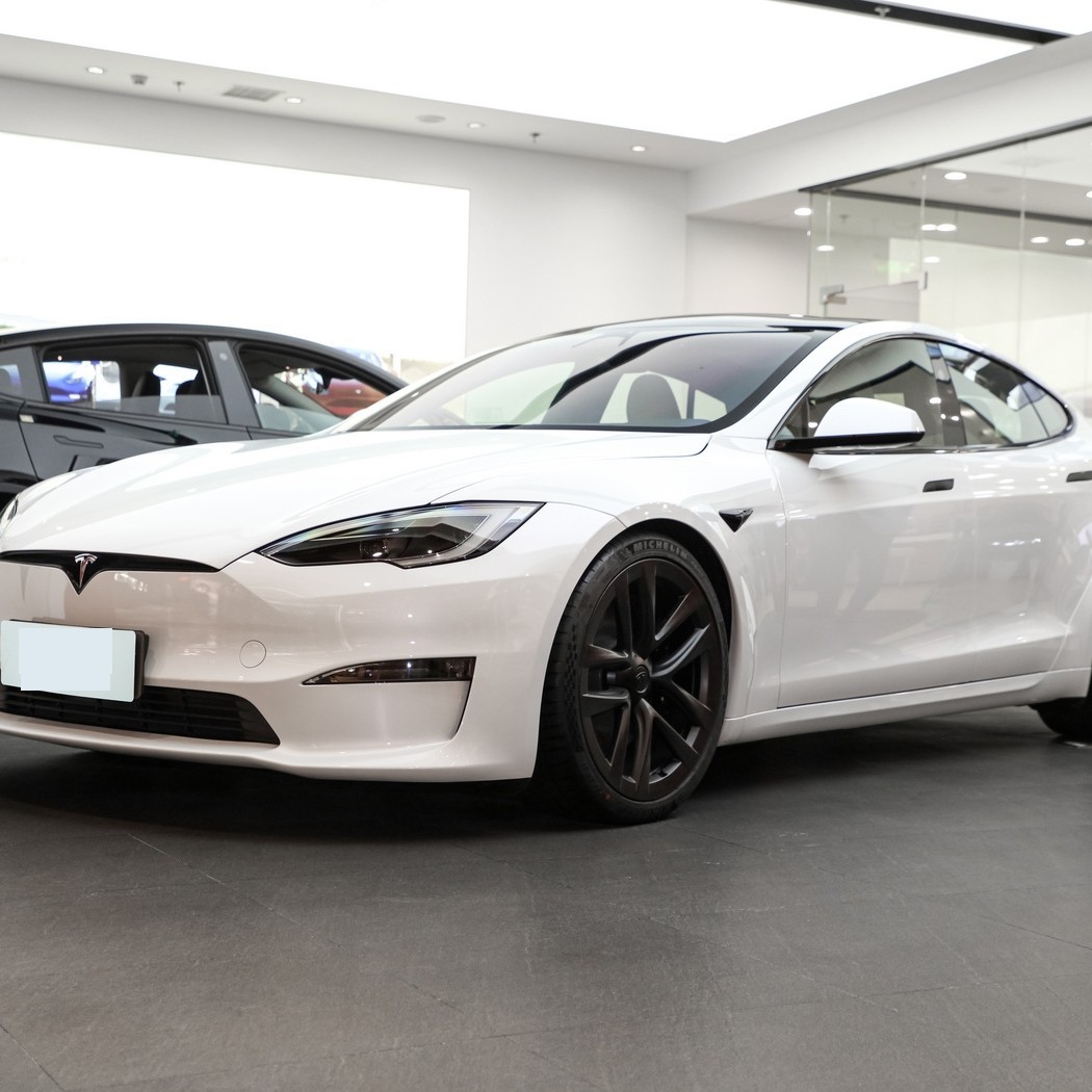 四款百万内纯电中大型轿车横评：科技与豪华的多元进化