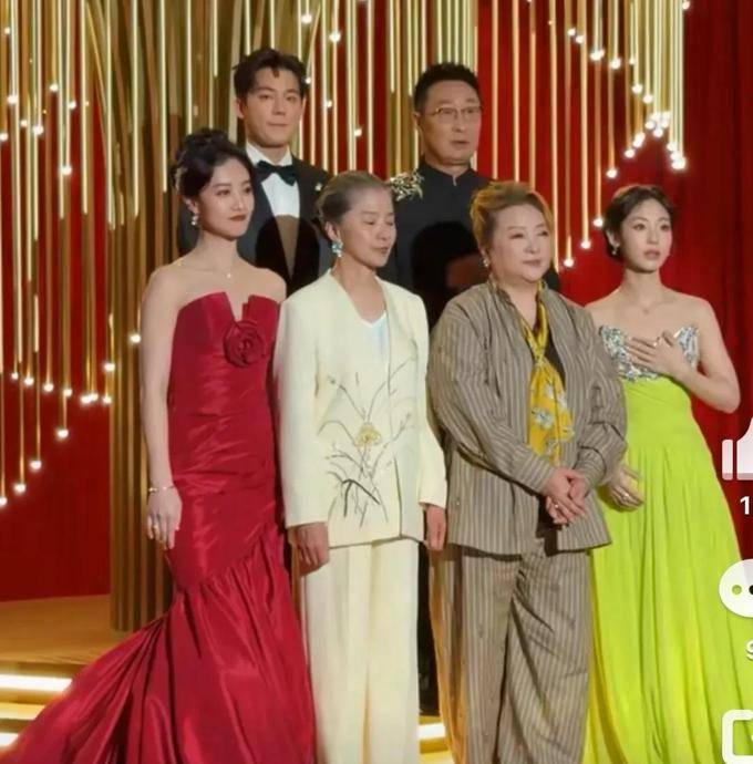 电视剧品质盛典内场一人一座，肖战孙俪并列C位，后排座椅太寒酸