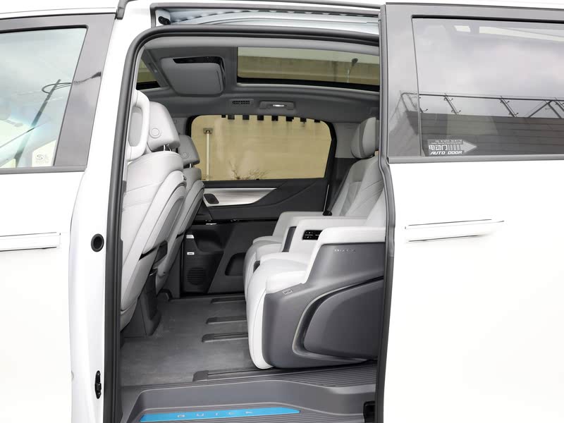 七座车的第三排腿部空间有多大?