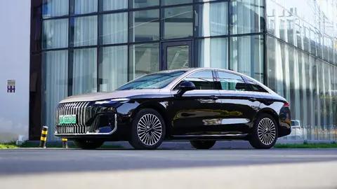 2025 荣威 M7 DMH:行业首搭豆包 AI 的 “出行宝藏车机”