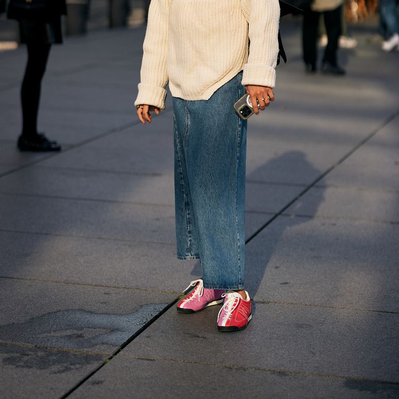 告別白球鞋!2026春夏取代白球鞋的「彩色運動鞋」的6大新選擇就在這裡