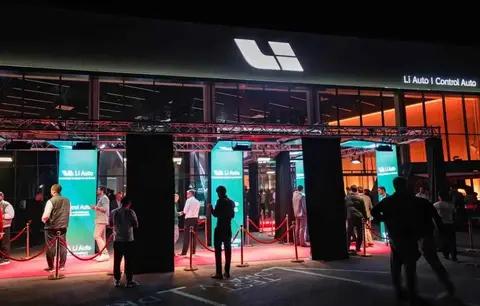 理想L9偷偷加后轮转向，增程车要变天？用户还买账吗？