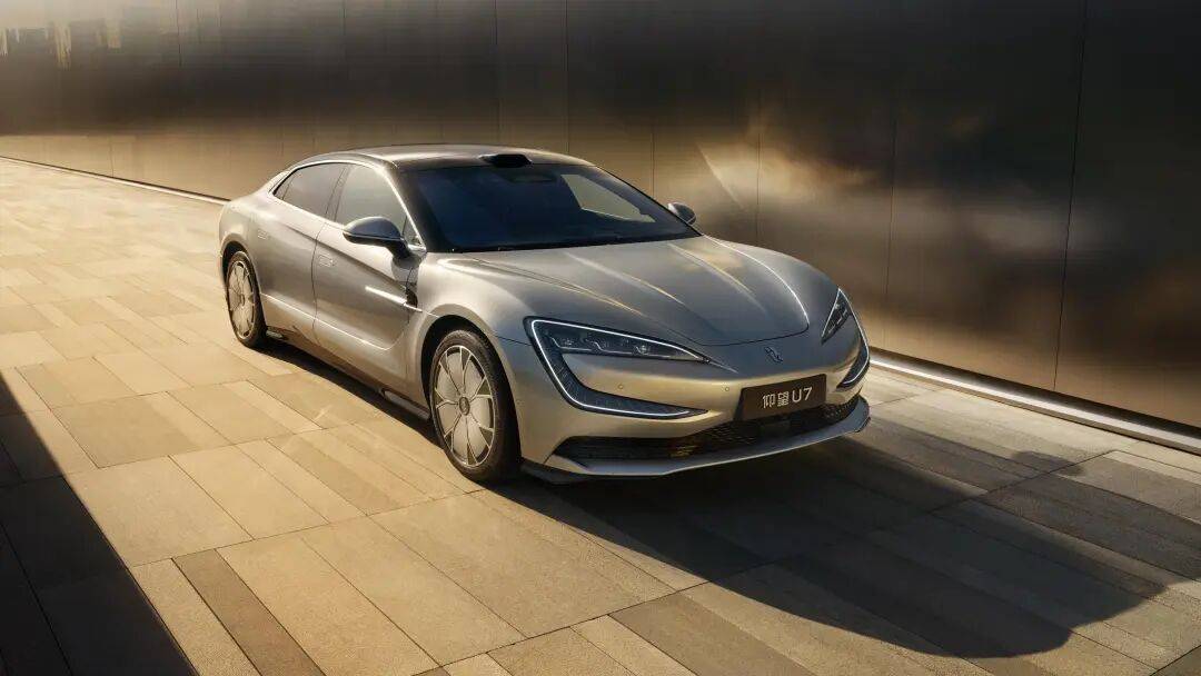 首搭第二代刀片电池！2026款仰望U7续航1006km