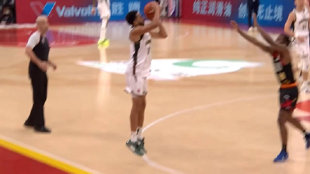 哈维上来就进啊，本场帝第四记三分球