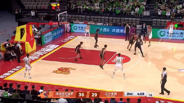 哈维本场比赛第三记三分来了