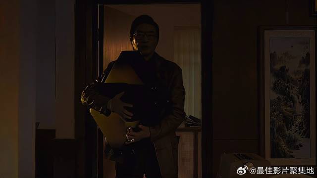 老总想拿钱跑路 哪想看到这幕，原地跪下稳定闭麦