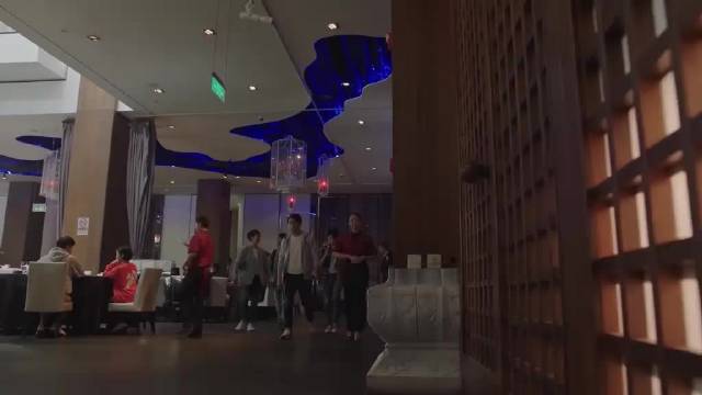 小欢喜：家庭聚餐中的温情与矛盾. 海清/黄磊