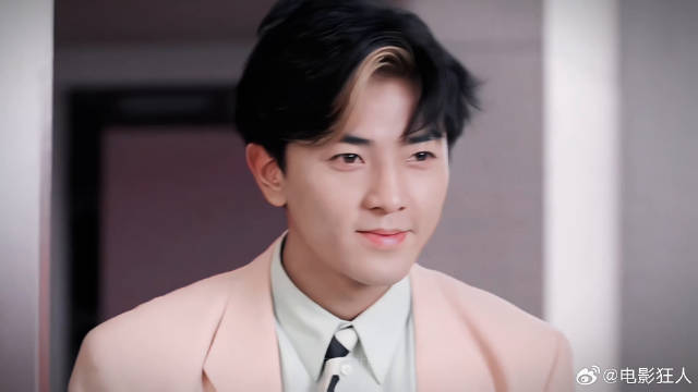 霜刃截流千瞬裂焰瞳焚劫九霄清郑伊健