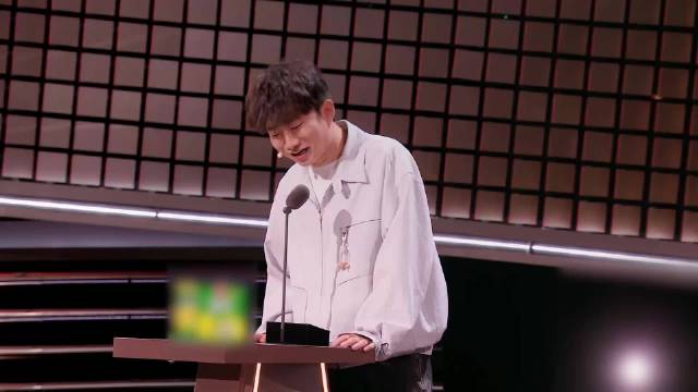 小奇吐槽林书豪内娱捞金，模仿其质疑嘲笑穷人