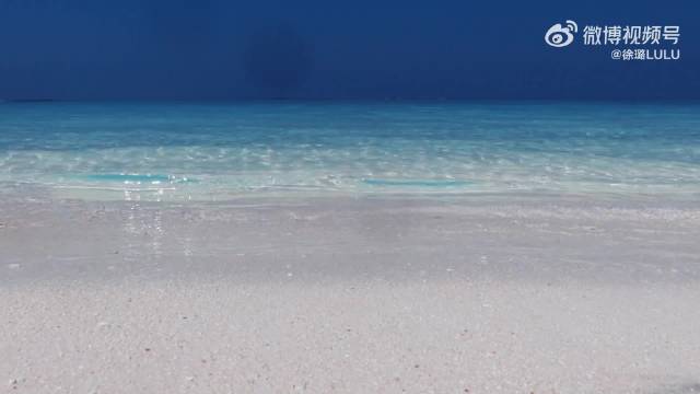 徐璐马尔代夫比基尼照展现健康美，冷白皮碎花泳装显优越腰臀比