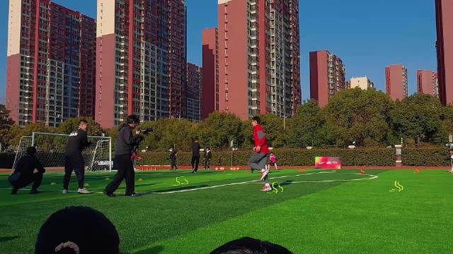 武磊颜骏凌Nike校园公益赛展教练天赋