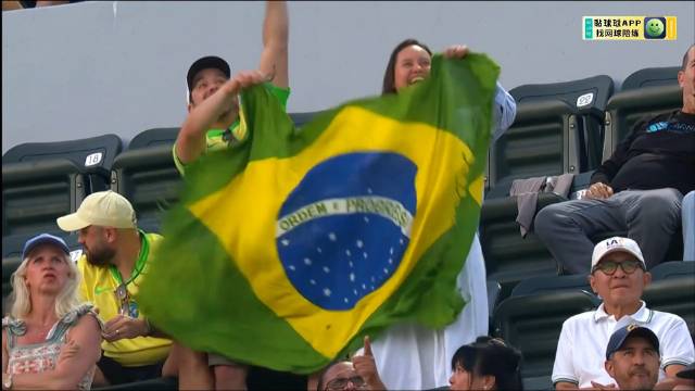 丰塞卡化解破发点保发领先辛纳，点燃巴西球迷热情