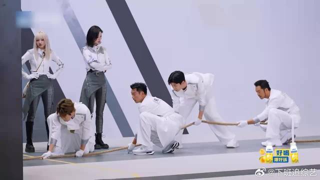 李晨力气对抗天花板！拔河带周深都能赢，郑恺根本干不过