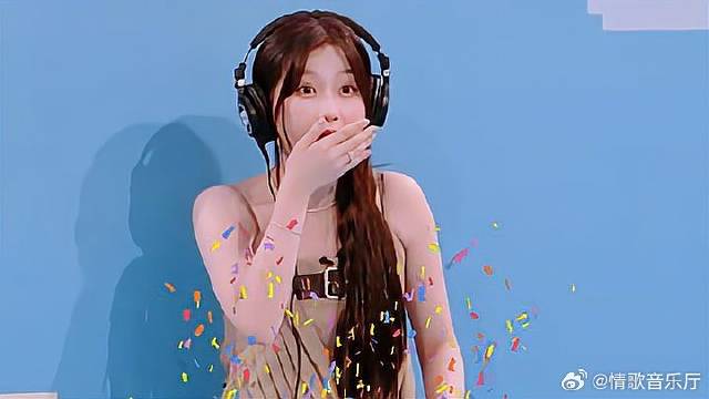 丁禹兮使不完的牛劲，给虞书欣比心摔倒，欣欣心疼坏！