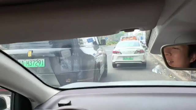 仰望U8横移侧方停车，买得起这个车的也不会在意轮胎钱了