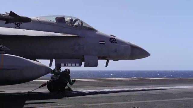 美军F/A-18E/F战机从福特号航母执行红海行动