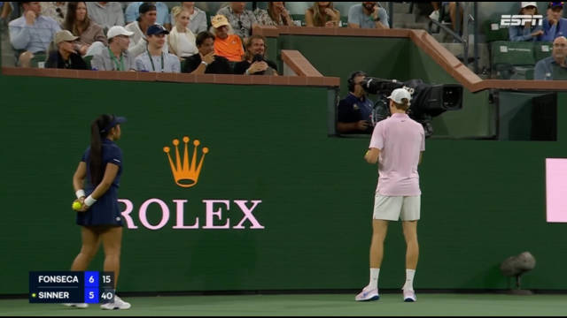 辛纳遭观众干扰要求其离场