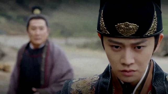 锦衣之下：今下苦苦哀求大人带她走，谁知竟挨了大人一脚，更疼