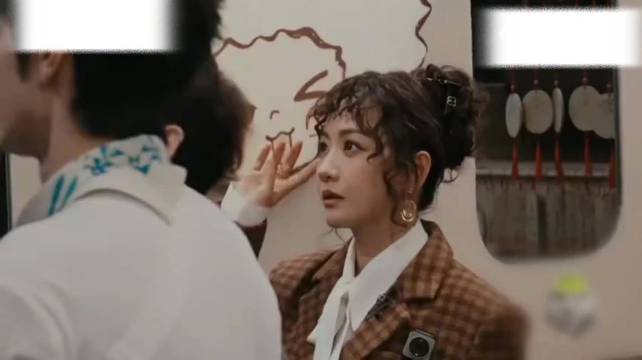 陈哲远何炅《大侦探》跳刀马舞上演AI变装