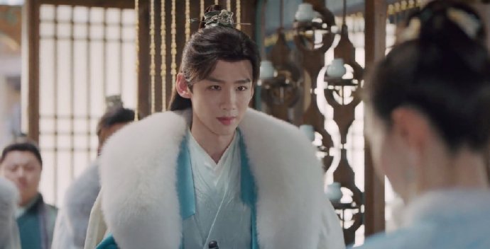 白敬亭手背疤痕成粉丝心头记 时隔四年仍清晰可见