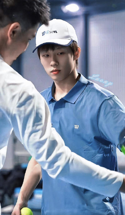 从乒坛冠军到网球王子！林高远官宣跨界网球引爆热搜