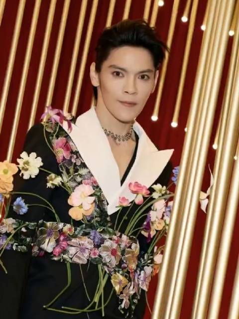 向华强70岁仍为向佐事业奔波，砸重金未放弃