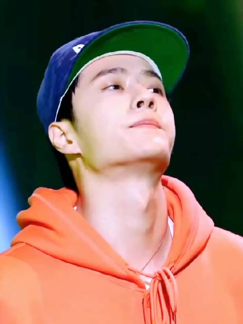 我希望你拥有屏幕内前途无限的闪耀，却又希望你拥有屏幕外普通人的快乐