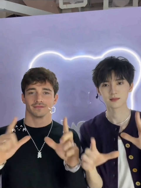 啊啊啊~~乐扣婚后来中国活动现场和同框拍小视频卖萌！又帅又可爱！