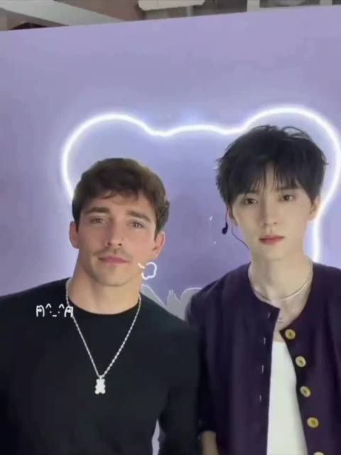 周翊然与勒克莱尔同跳手势舞圆梦