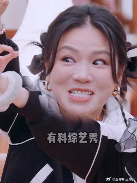 祝绪丹被所有姐姐八卦，黄英的表情演我，笑不活了！