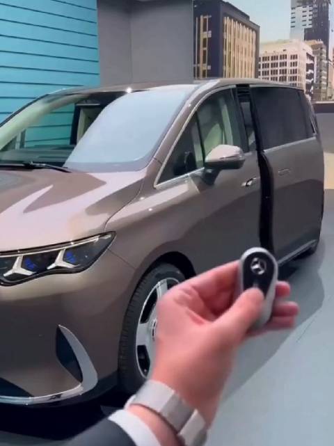 全新奔驰纯电VLE八座MPV内部空间配置曝光