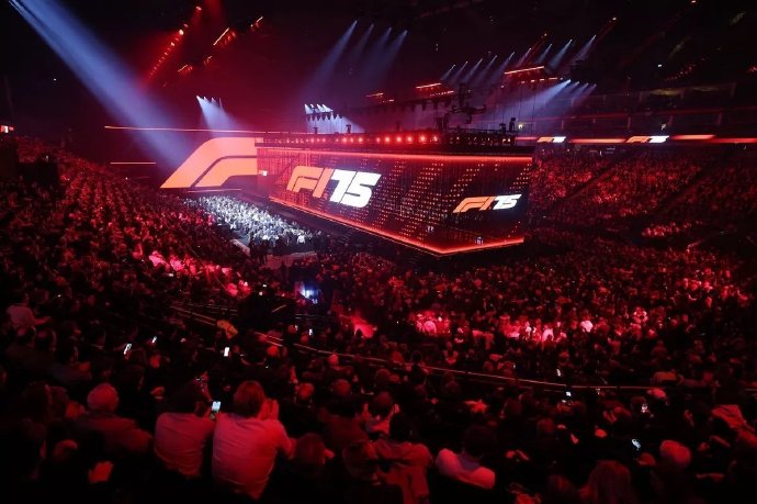 目前F1围场中，哪些车队的正式席位在2026年可能还有空缺机会？