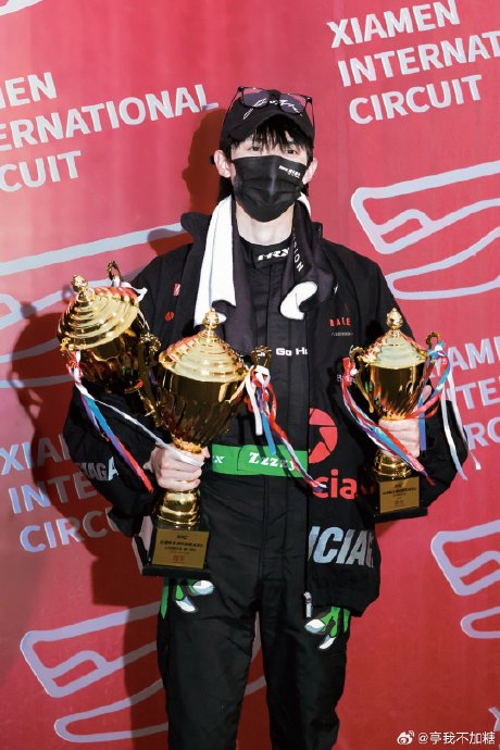 周翊然在真实的赛车运动上有过哪些经历？