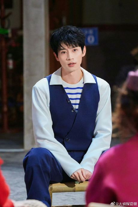 《大侦探》官方对陈哲远吃糖饼的片段有什么有趣的玩梗互动？