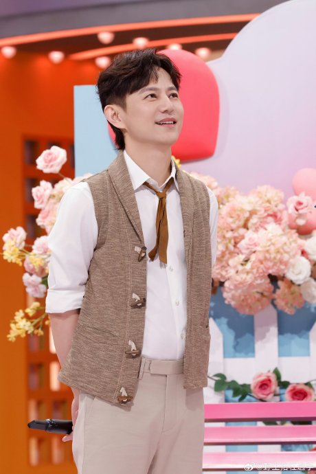 网友们如何评价何炅从少年到成年“何老师”特质的延续性？