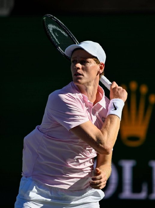 辛纳在这场比赛中具体是如何在抢七中逆转巴西新星丰塞卡的？