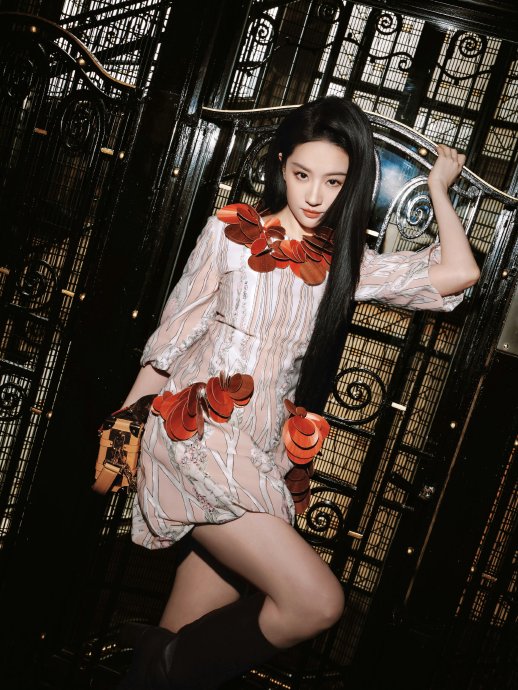 刘亦菲和周冬雨在这次时装周上分别穿了什么品牌的服装？