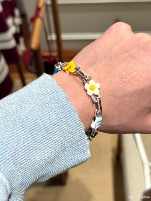 白敬亭手背上的疤痕是否会永久留下？