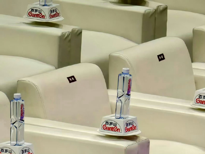 孙俪在电视剧品质盛典上与肖战互动的细节是怎样的？